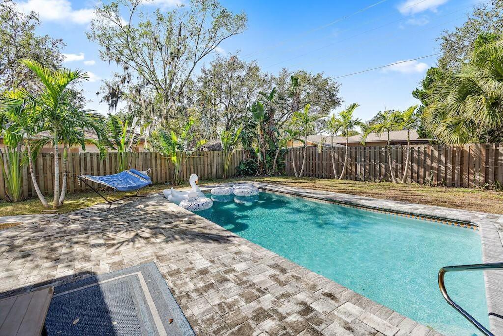 Florida Getaway With Backyard Pool Oasis Villa Sarasota Exterior photo